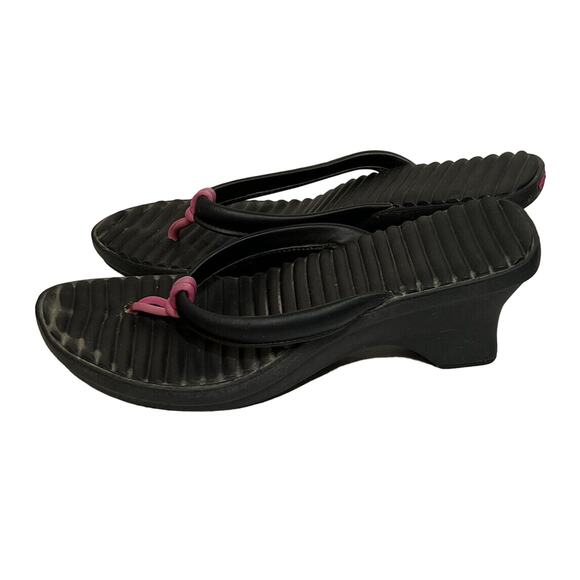 CROCS Sandals Women’s Size 10 Black Pink Cabana Wedge Flip Flop - Picture 2 of 7